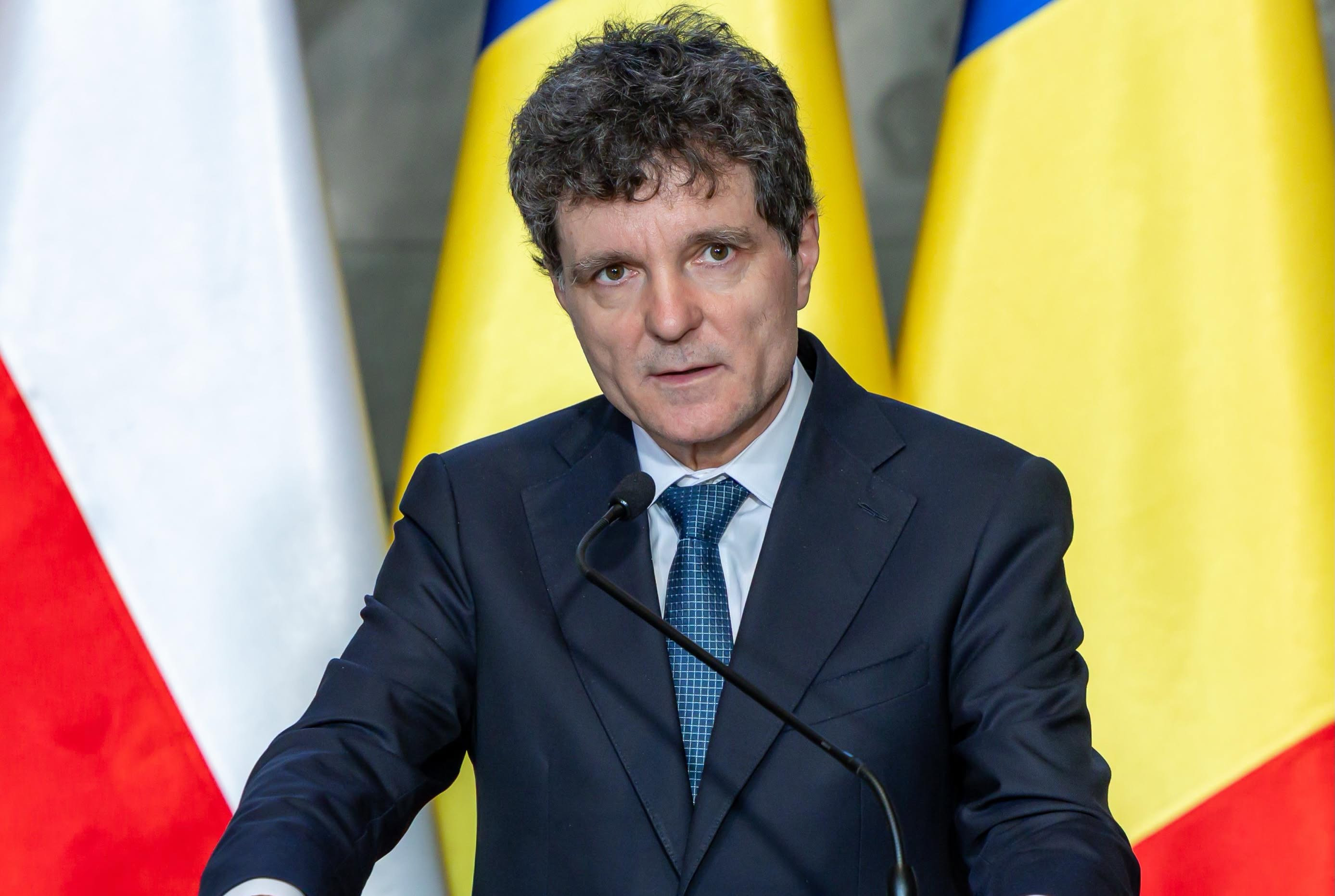 Nicușor Dan are agenda încărcată. Președintele, prins între tensiunile din țară, vizita în Polonia și primirea președintelui Israelului