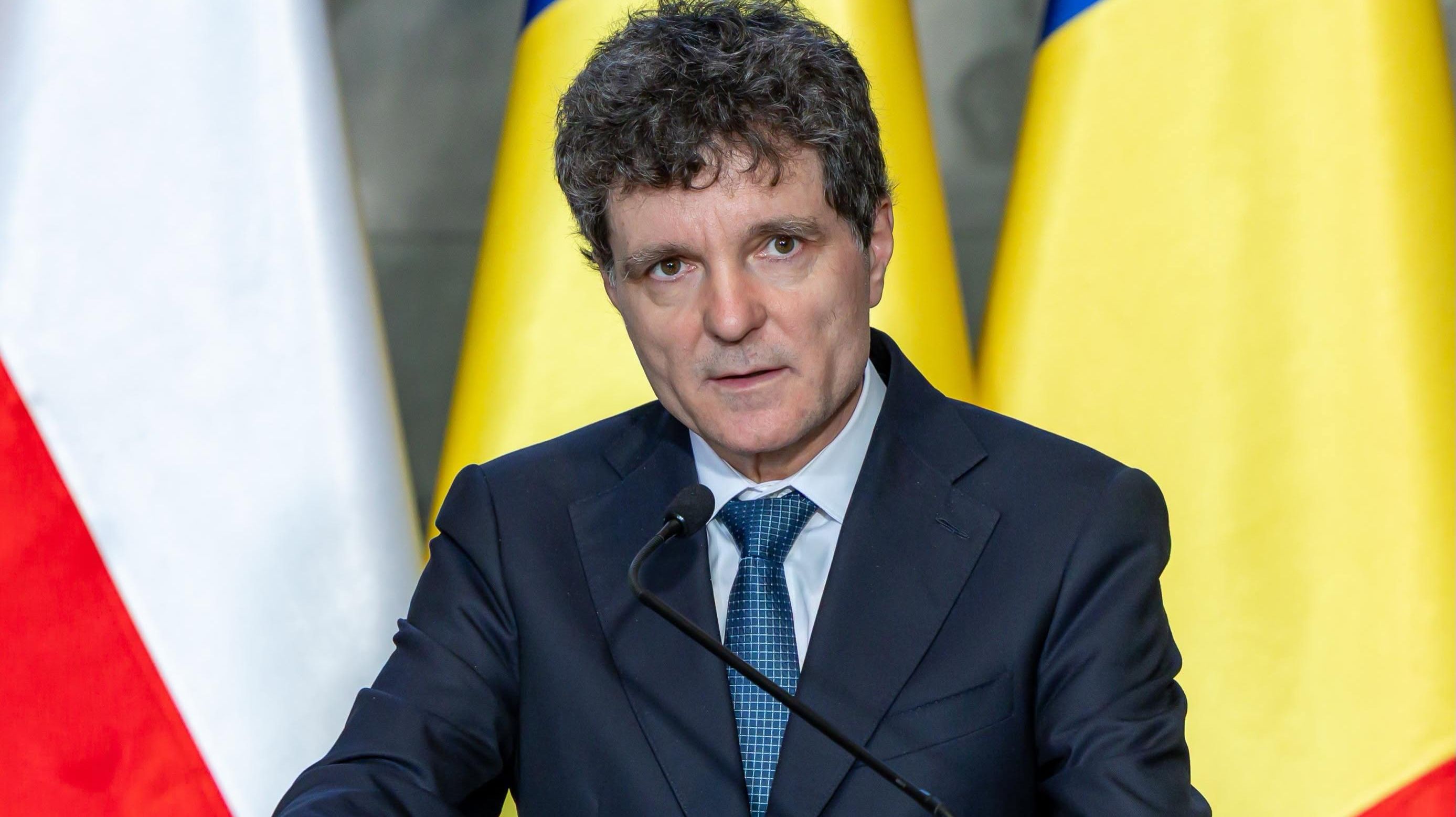 Nicușor Dan are agenda încărcată. Președintele, prins între tensiunile din țară, vizita în Polonia și primirea președintelui Israelului