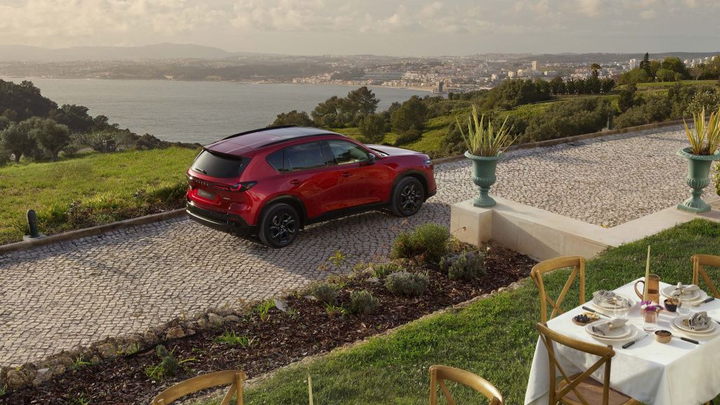 [FOTO] Noua Mazda CX-5 este mai mare, dar pierde motorizarea diesel - Imagine 18