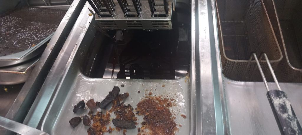 FOTO | Piedone a închis restaurantul din Parlament: Aleșii rămân fără cantină timp de 6 luni - Imagine 6