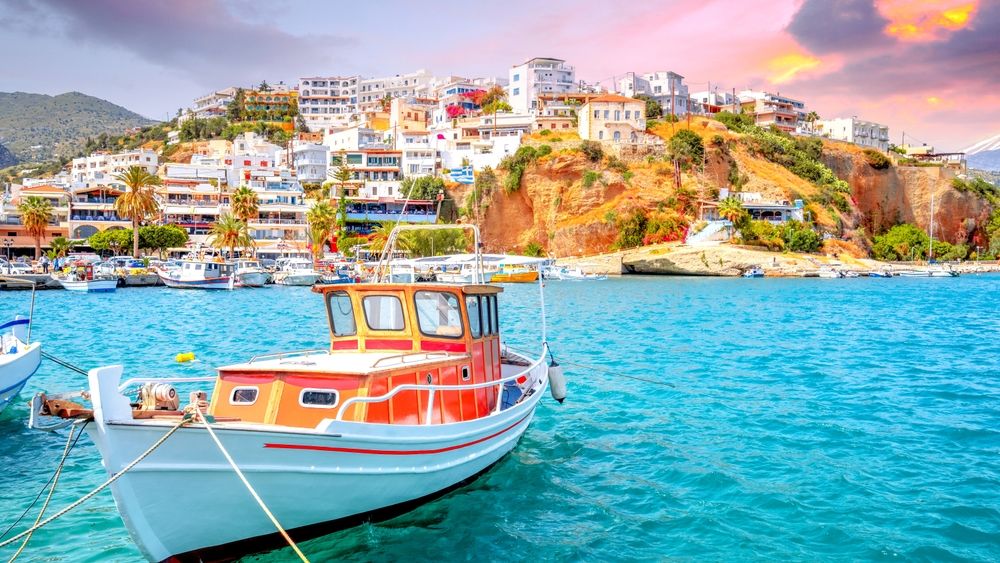 Grecia rămâne pariul românilor pentru vară: Christian Tour vede cerere mai mare pe chartere