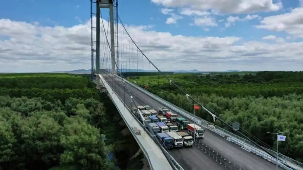 Podul de la Brăila a fost tranzitat de aproape 50.000 de autovehicule după inaugurare