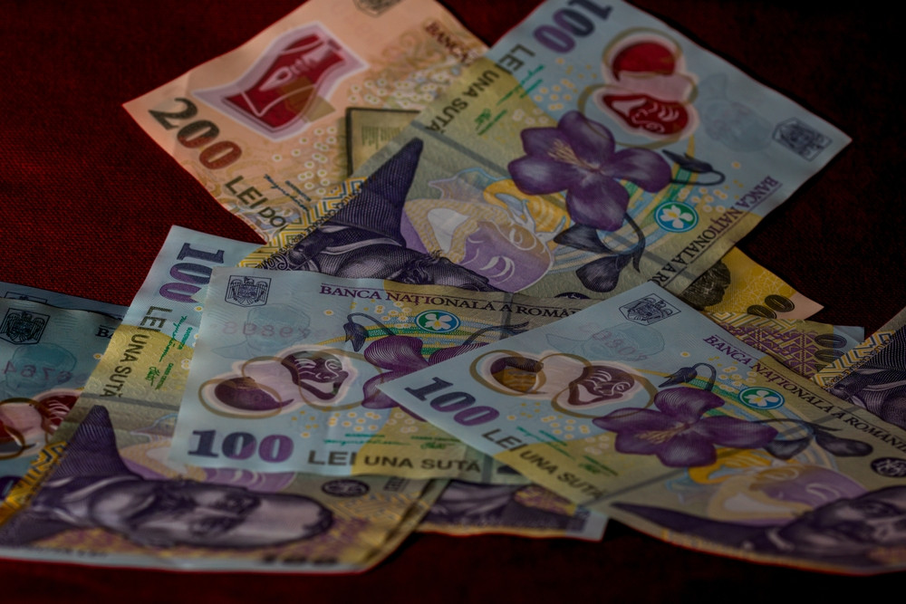Cu dobânzile la vedere | Unde este mai avantajos să ții 10.000 de lei în iunie 2026: depozit bancar, Tezaur sau Fidelis?