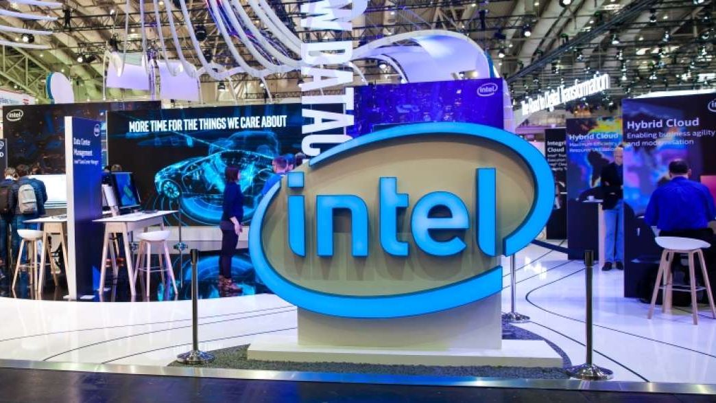 Intel pune pauză construcției de uzine pentru cipuri în două țări europene. Care este motivul
