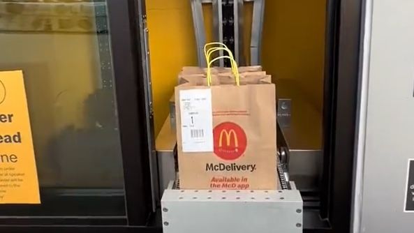 McDonald's testează un drive-thru cu servire robotizată în Texas