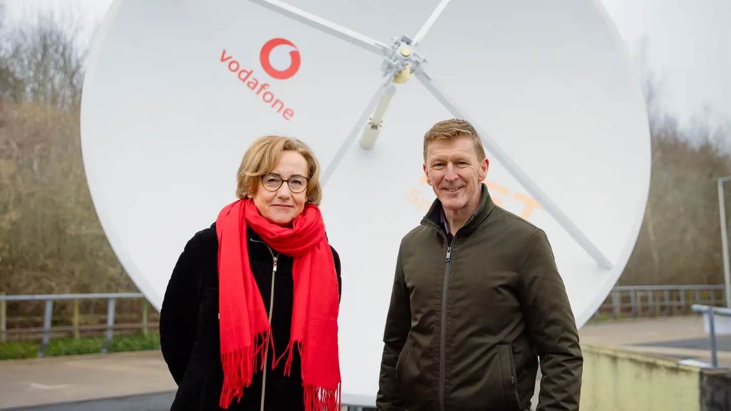 Premieră: Vodafone efectuează primul apel video spațial din lume dintr-o zonă fără acoperire, folosind un telefon mobil și sateliți comerciali