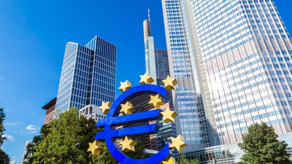 Economia României: Comisia Europeană revizuiește în scădere estimările pentru 2021-2023