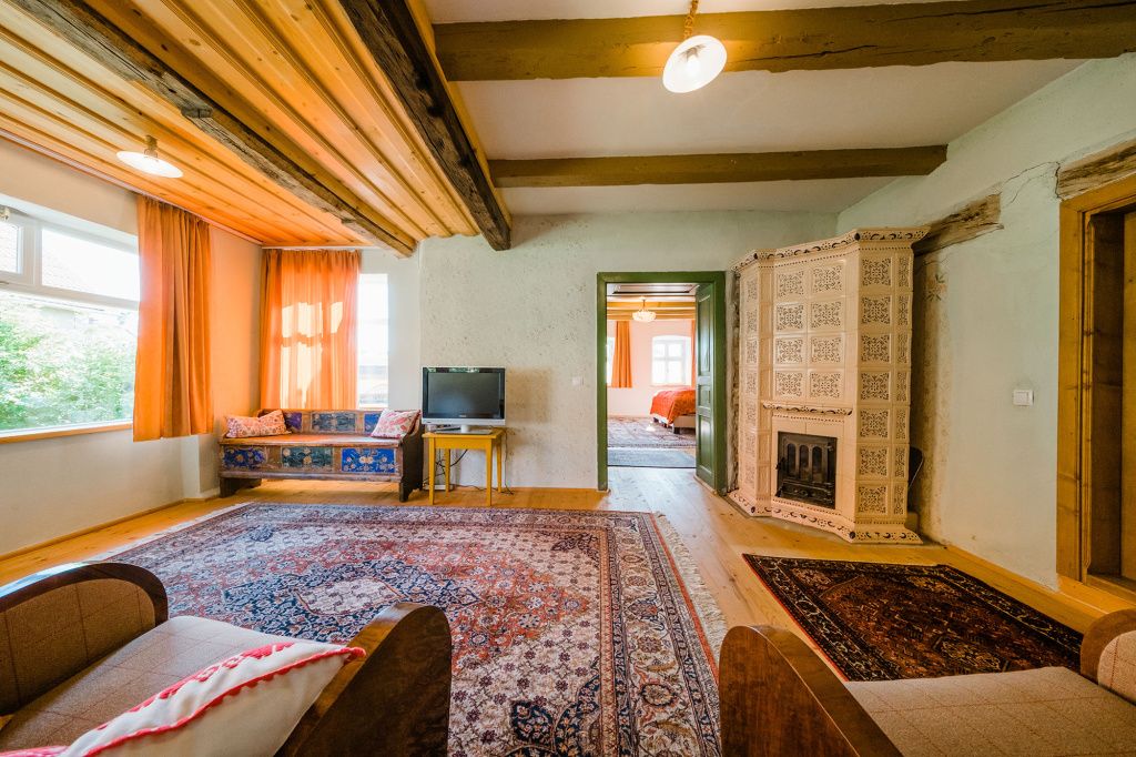 Ansamblu de case tradiționale, scos la vânzare lângă Viscri, satul în care are case regele Char - Imagine 7