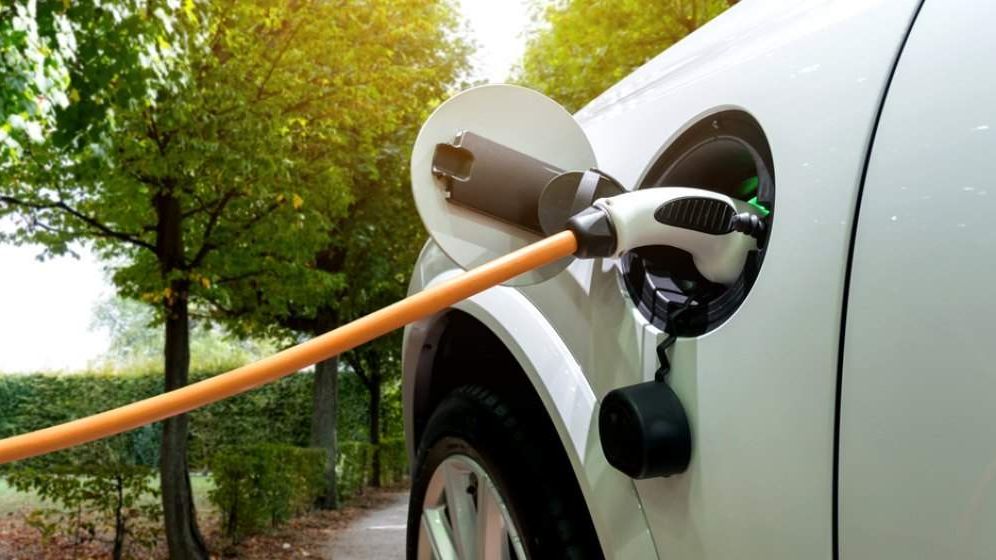 Grupul MOL a lansat aplicația MOL Plugee pentru încărcarea vehiculelor electrice
