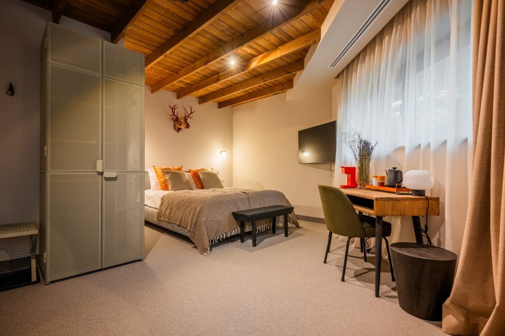 GALERIE FOTO | A fost inaugurat un nou proiect turistic de lux în inima Bucegilor - Imagine 5