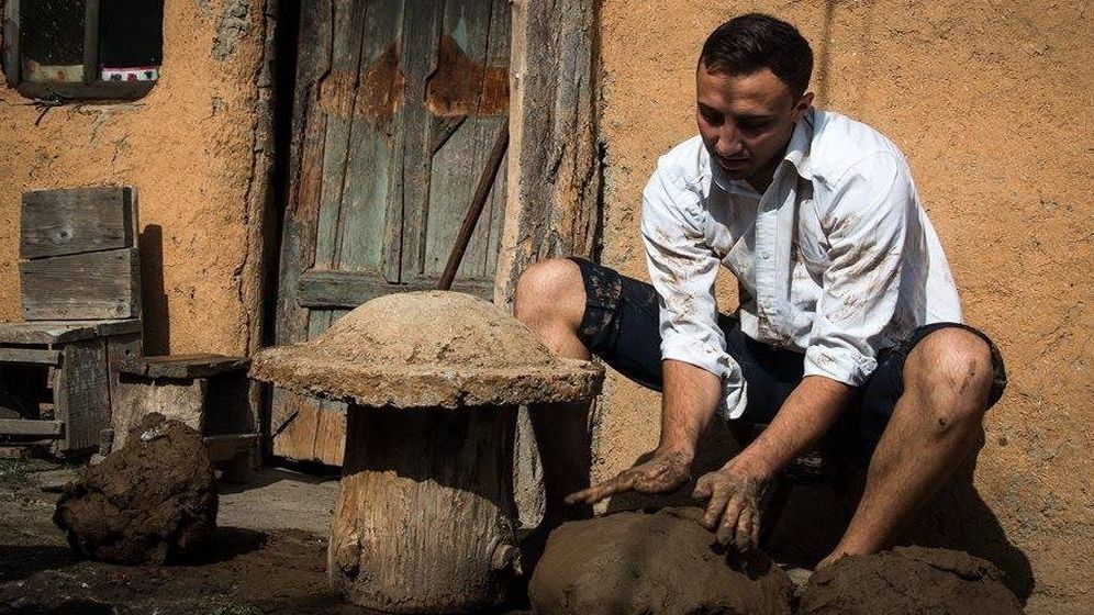 Teleorman, dincolo de coruptie si analfabetism functional: Antreprenorul care a ales sa duca mai departe mestesugul testului traditional