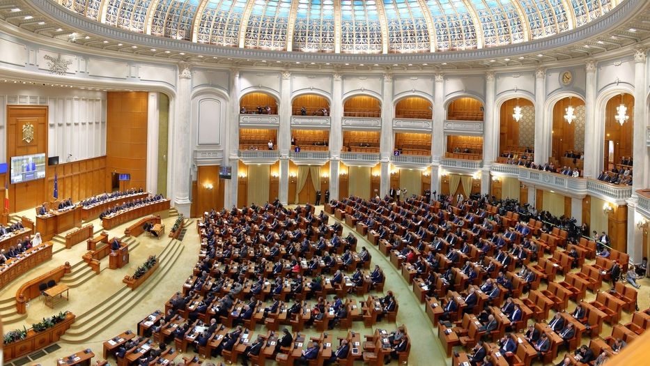USR depune un nou proiect de lege pentru desființarea pensiilor speciale