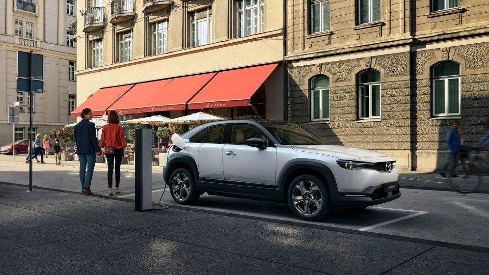 SUV-ul electric Mazda MX-30 vine cu 3 echipări și un preț de pornire de 33.490 euro cu TVA