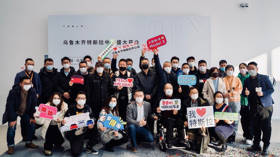 Tesla, acuzată de complicitate la genocid după ce a deschis un showroom într-o regiune controversată din China