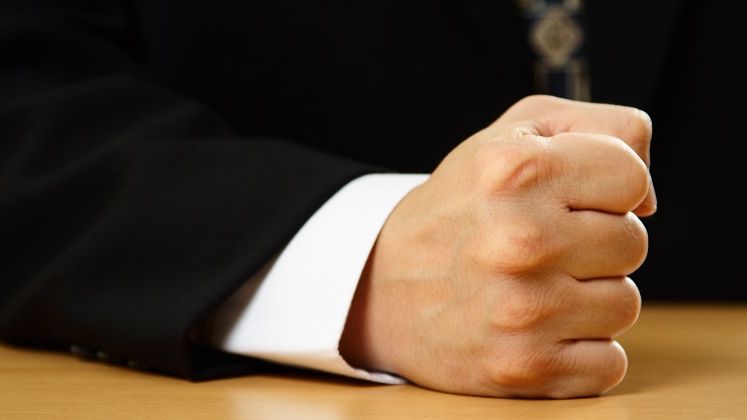 Suparata ca fondurile de pensii nu au sustinut taierea bonusurilor la BVB, Asociatia Brokerilor iese la atac