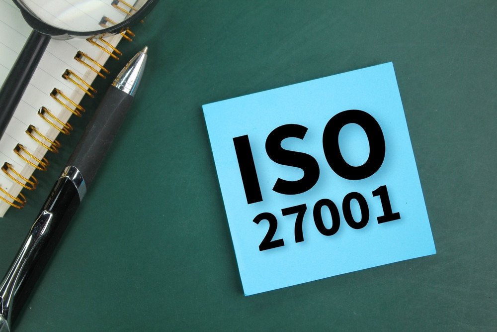 Certificare ISO 27001, preț vs. riscuri: Ce pierzi dacă amâni certificarea ISO 27001?