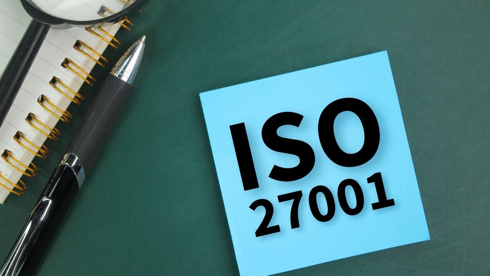 Certificare ISO 27001, preț vs. riscuri: Ce pierzi dacă amâni certificarea ISO 27001?