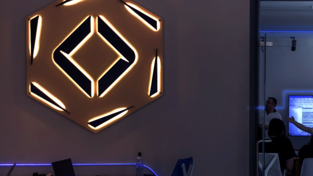 Digital Nation lansează Saro: un AI care vrea să revoluționeze modul în care învață studenții și elevii. Grant de 700.000 de dolari de la Google