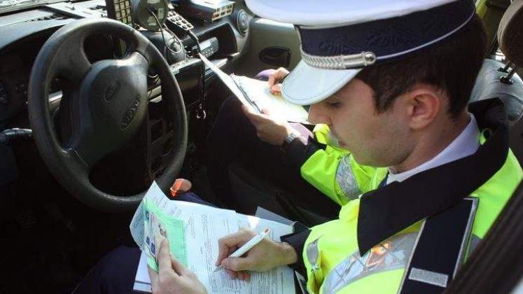 Politistii au retinut 556 de permise de conducere in perioada Craciunului