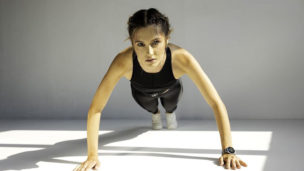 Atunci când ai antrenament la 6 și la 8 ai eveniment de gală sau cum nu ai nevoie decât de un accesoriu HUAWEI pentru toate momentele zilei