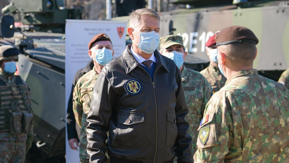 VIDEO| Iohannis și Jens Stoltenberg, secretarul NATO, au ajuns la Baza aeriană de la Kogălniceanu