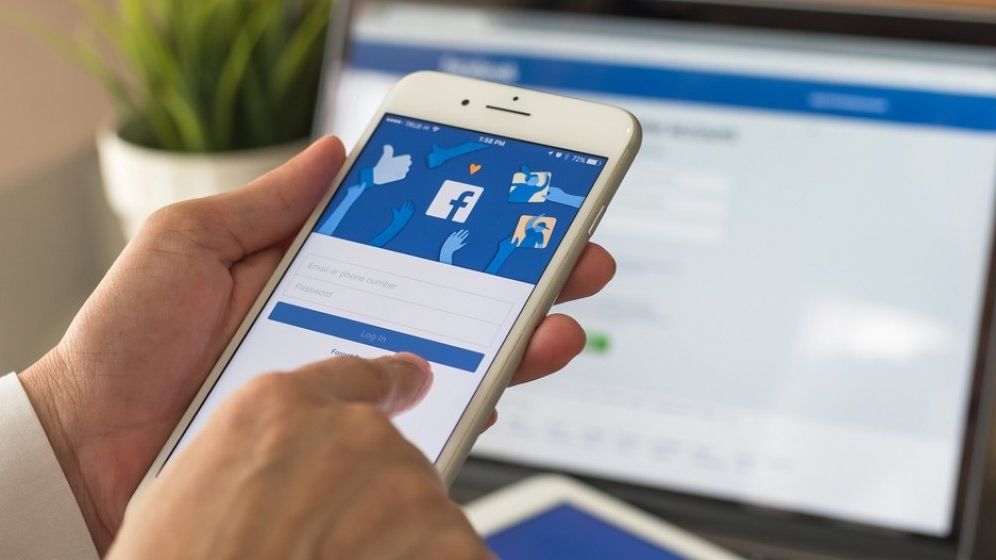 Facebook nu va mai bloca postările conspiraționiste despre COVID-19