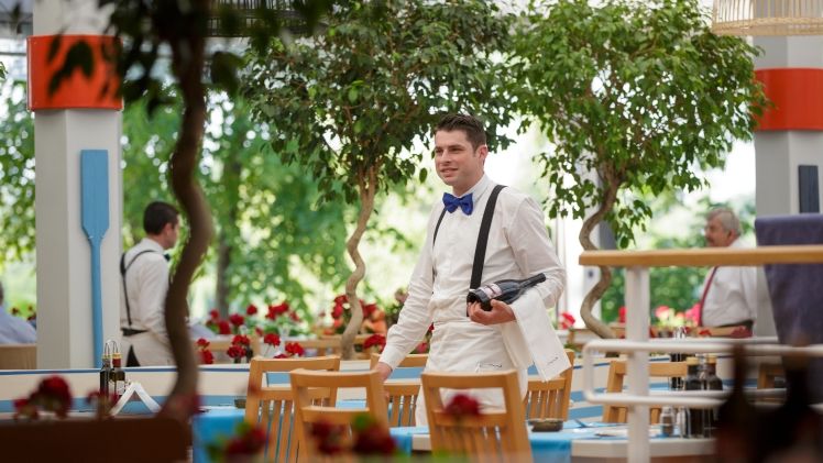 Numarul de joburi in HoReCa, in crestere in 2018. Ce specialisti se cauta