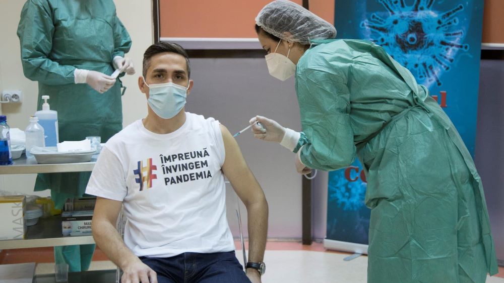 Dr. Valeriu Gheorghiță: Ce trebuie să facă o persoană depistată pozitiv după ce a fost imunizată cu prima doză de vaccin
