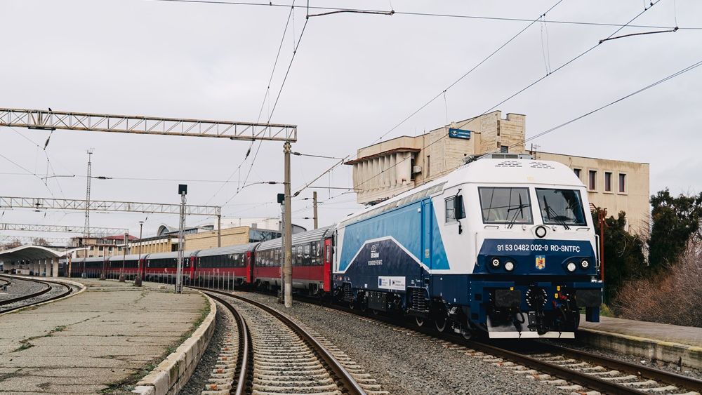[FOTO] Prima locomotivă modernizată în România cu bani de la UE