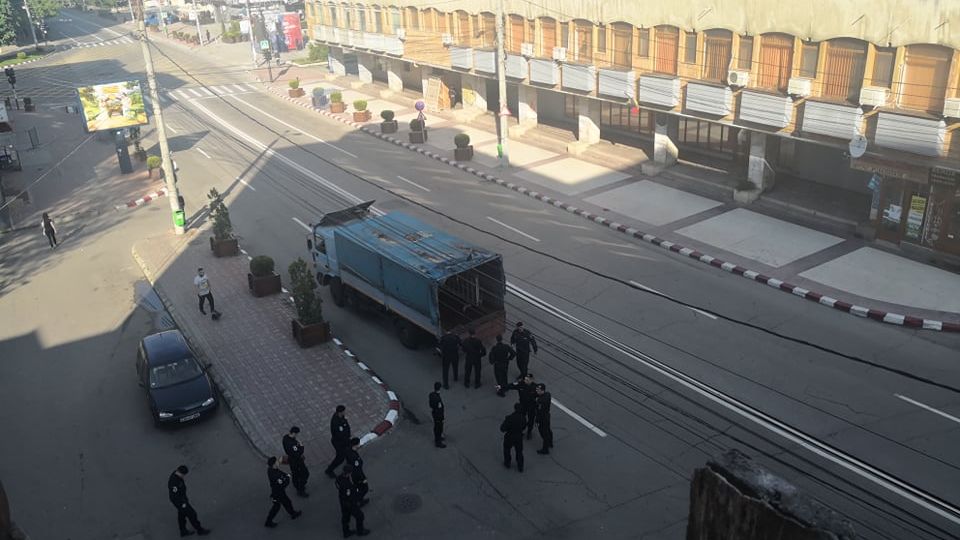 Baraje de Politie, jandarmi si strazi inchise la Targoviste inainte de mitingul PSD