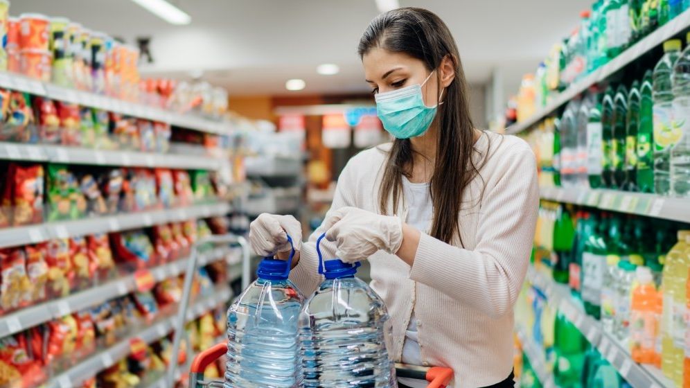 Ministrul Economiei: un milion de persoane cu venituri minime ar putea primi gratuit 30 de măşti pe lună