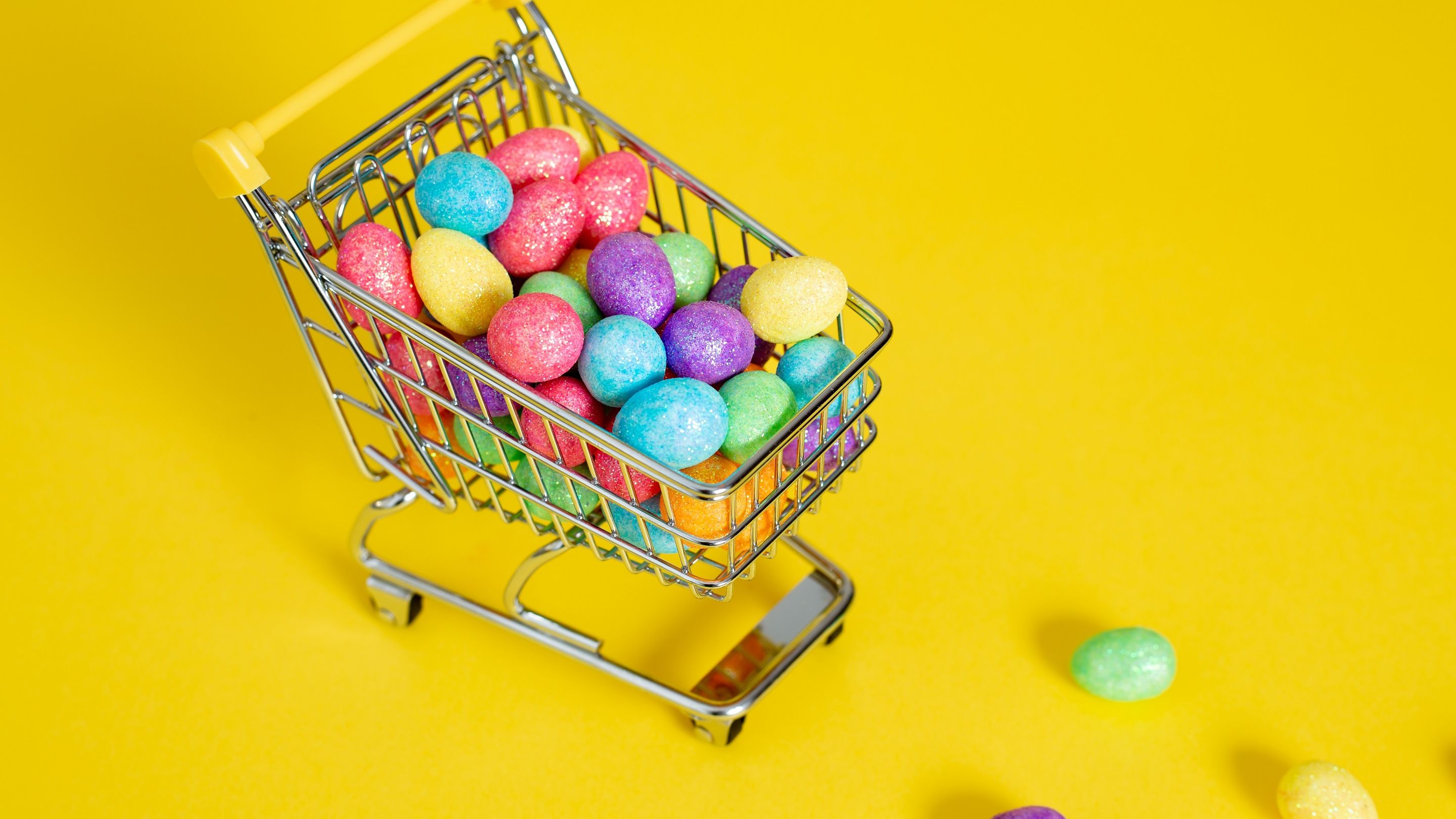 Sondaj Cargus: Coșul de cumpărături de Paște nu prea mai e tradițional. Ce produse comandă românii online