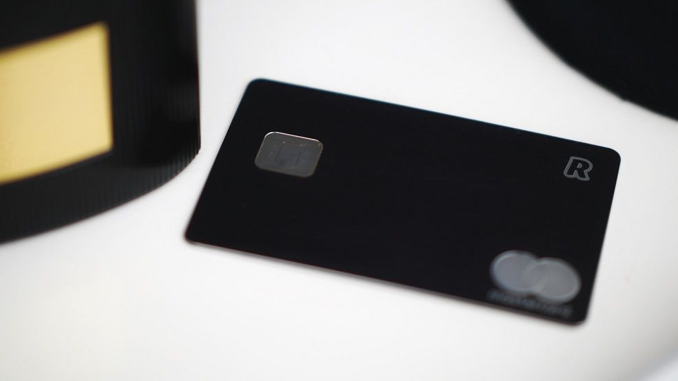 Plătești cu Revolut de Black Friday? Uite ce sfaturi are banca pentru români