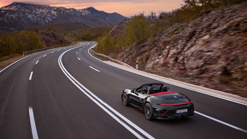 GALERIE FOTO | Porsche a prezentat primul 911 cu motor cu tehnologie hibridă - Imagine 8