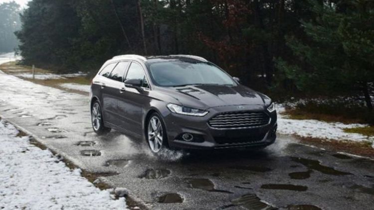 Ford vrea sa lanseze o aplicatie care sa trimita notificari in legatura cu gropile din sosele