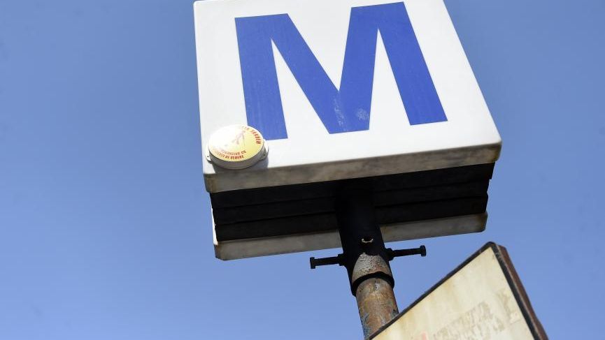 UPDATE Crima la metrou. O tanara a fost impinsa pe sine. Suspecta a fost retinuta