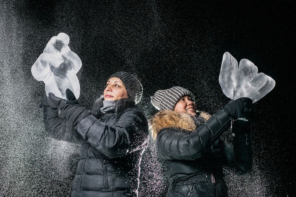 Monica Popescu (stânga), împreună cu colega sa, Emmylou Varon - sursa foto: ICEHOTEL
