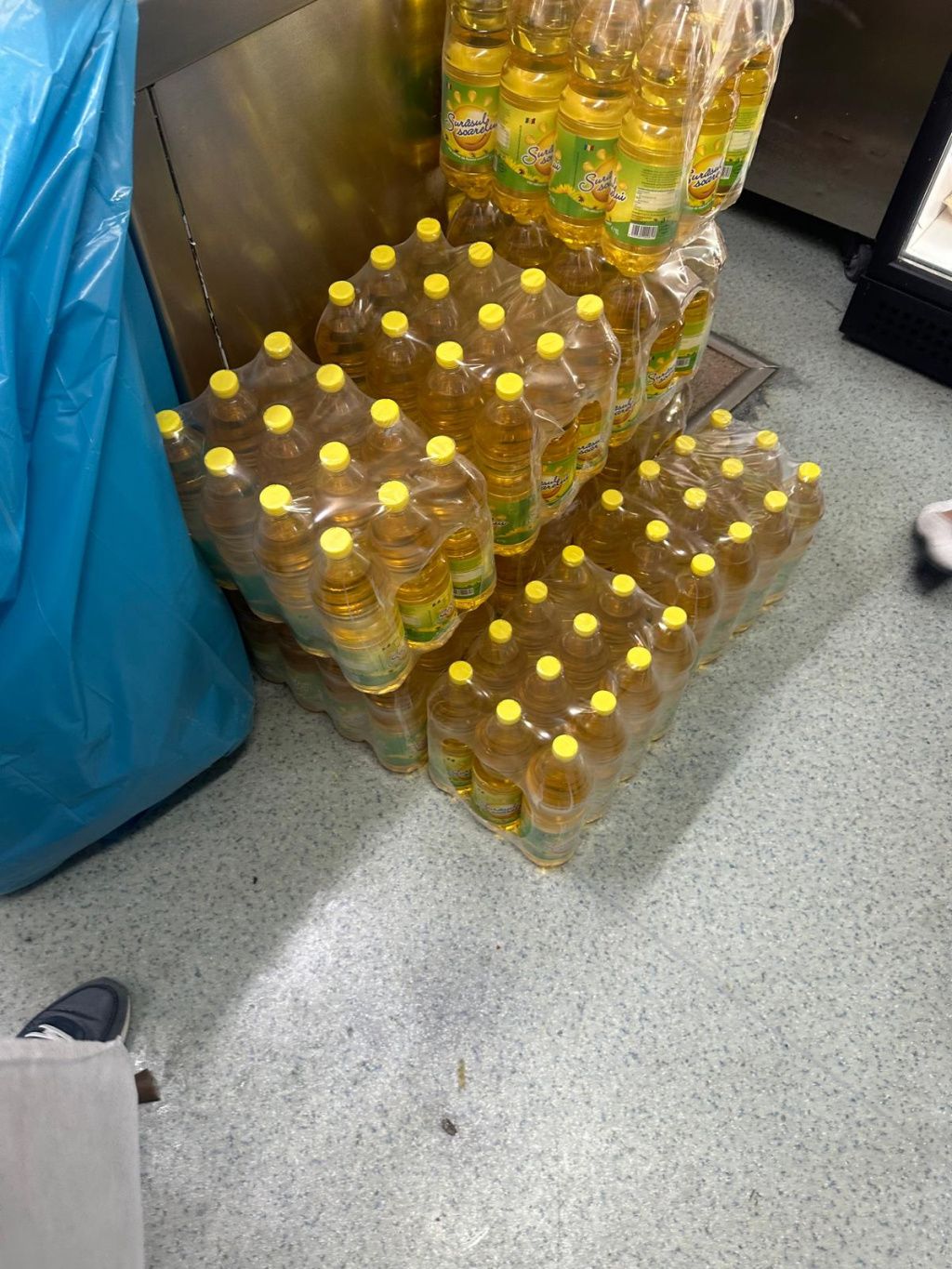 FOTO | ANPC a amendat unul dintre cele mai mari lanțuri de șaormerii din Capitală - Imagine 4