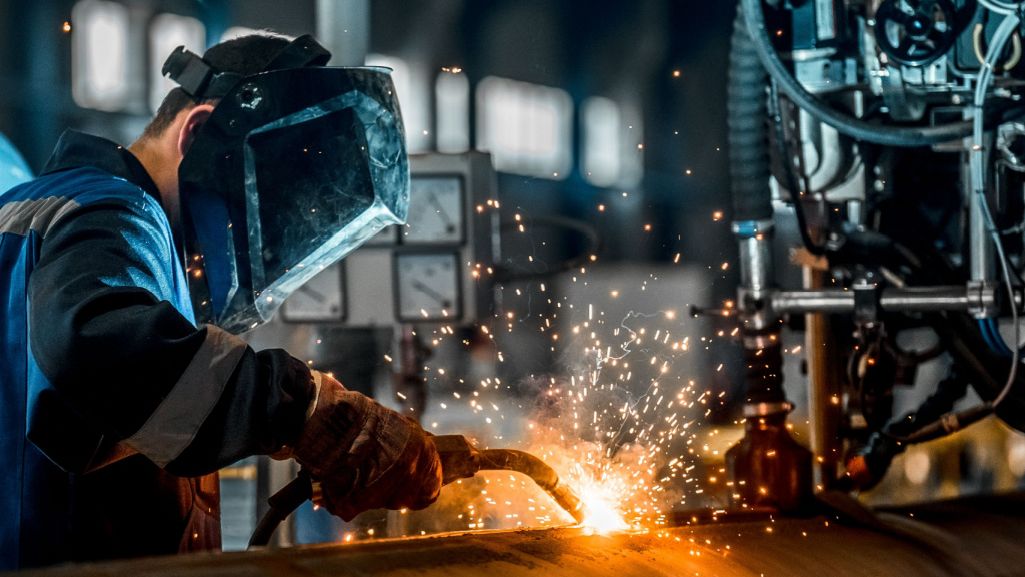 România aștepta relocarea fabricilor din Asia, dar de ce nu se deschid mai multe unități de producție la noi