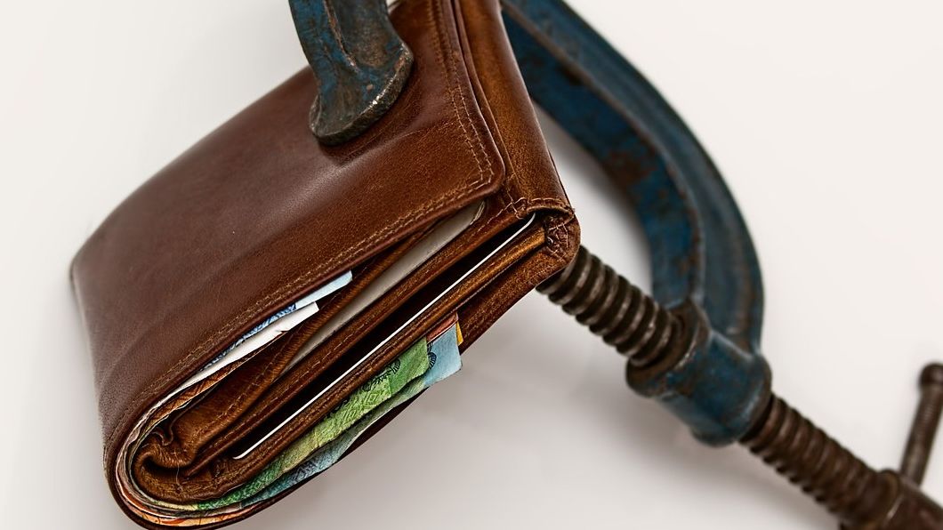 Angajatii de la Biblioteca Nationala, Academia Romana si muzee NU vor beneficia de majorarea salariilor