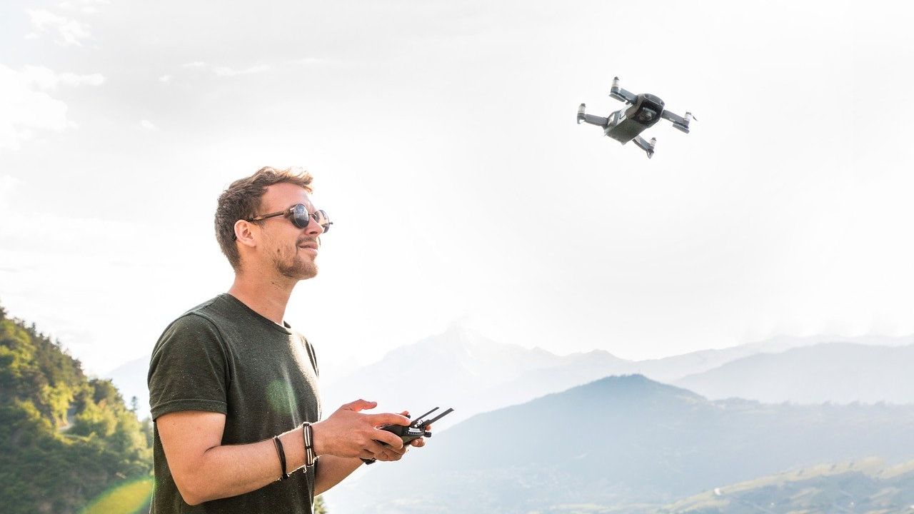 Care sunt cele mai noi reguli pentru utilizatorii de drone