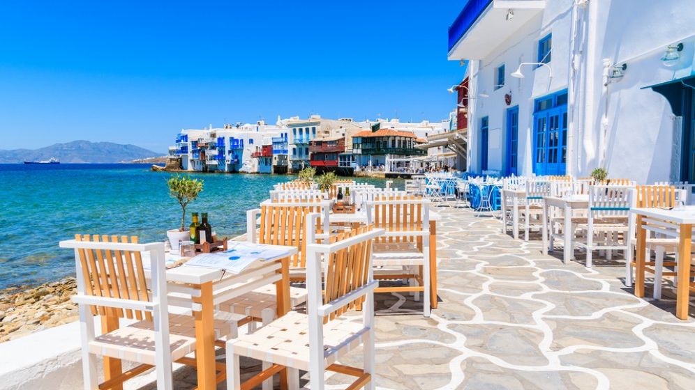 Turiștii care călătoresc în Grecia nu vor mai sta în carantină 7 zile
