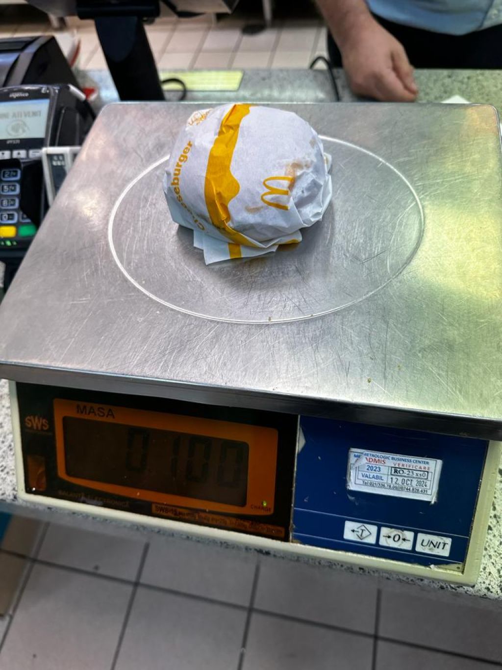 GALERIE FOTO: ANPC a închis restaurantul McDonald's din Gara de Nord, dar și mai multe patiserii - Imagine 13