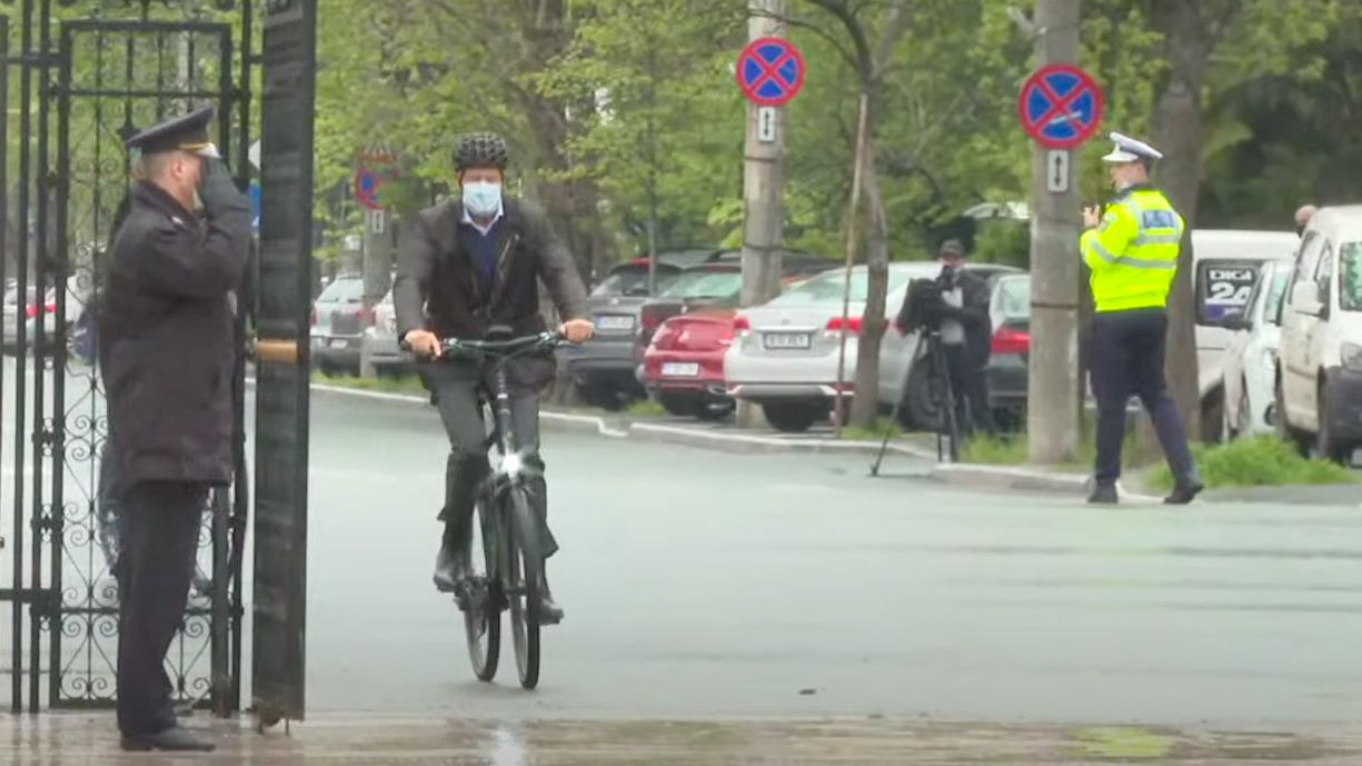 Preşedintele Iohannis - cu bicicleta spre Cotroceni în 'Vinerea Verde'