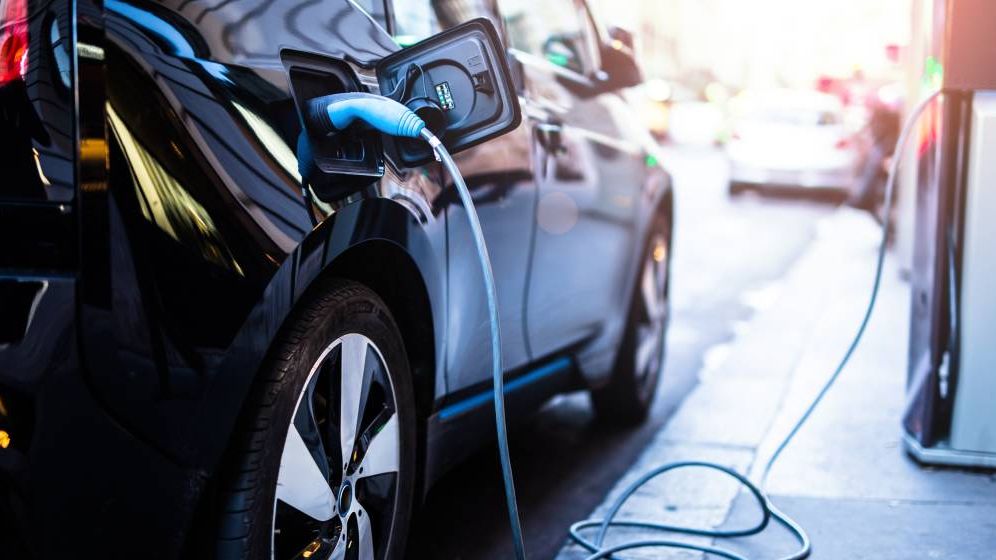 Studiu: Doar 1% dintre posesorii de mașini electrice s-ar întoarce la un model cu motor tradițional