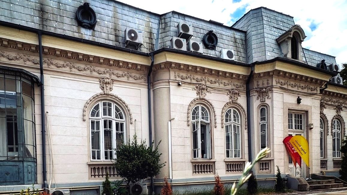 GALERIE FOTO | O nouă vilă istorică din Capitală a fost scoasă la vânzare, pentru 900.000 de euro