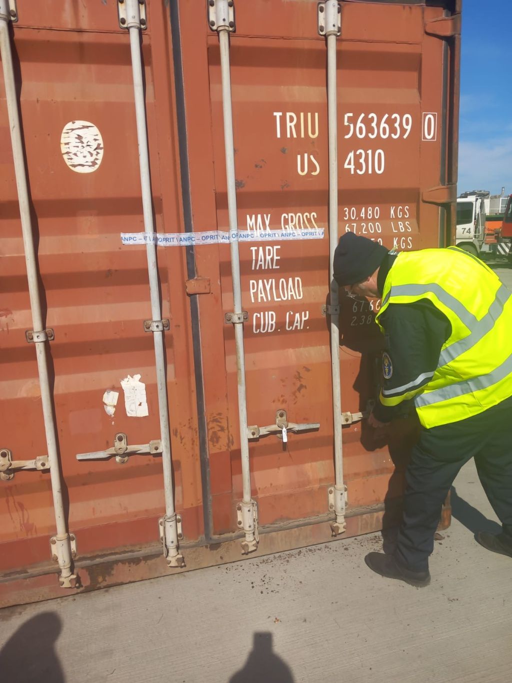 GALERIE FOTO | Controale ANPC în Portul Constanța. Ce a găsit Piedone - Imagine 6