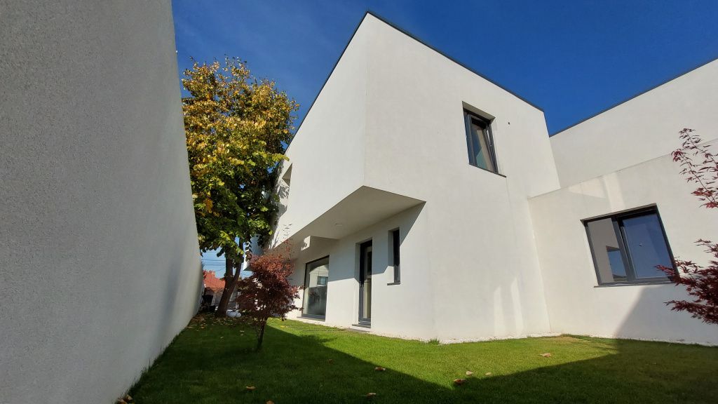 Cum arată o vilă nouă de peste jumătate de milion de euro din zona Pipera - Imagine 1