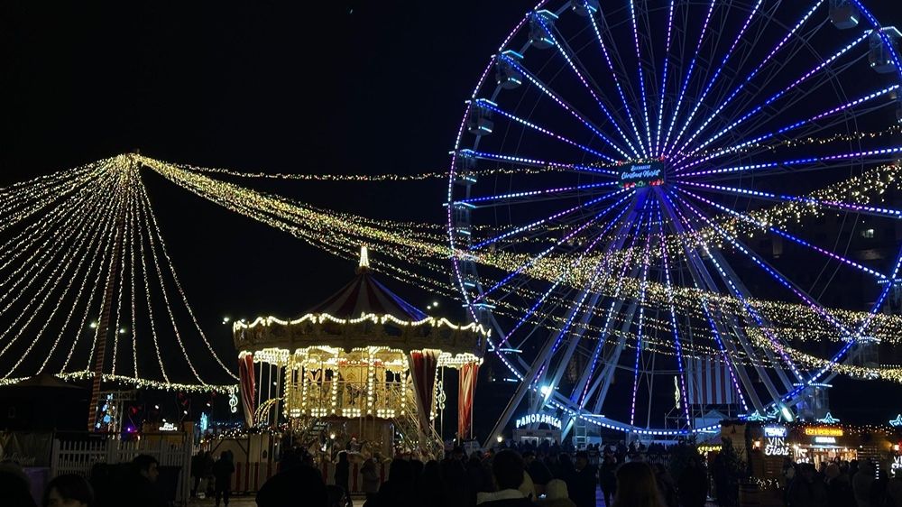 Am fost la târgurile de Crăciun din București. Cât costă să mănânci și ce poți vedea