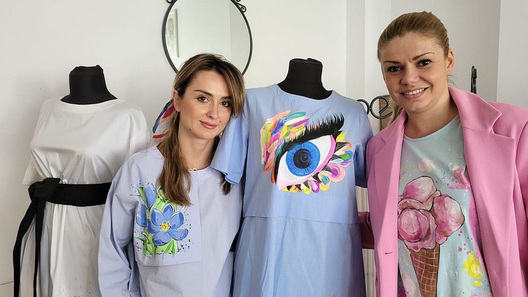 AnTanTe: Povestea a două prietene pasionate de artă care aduc zâmbete și bucurie cu ajutorul picturii